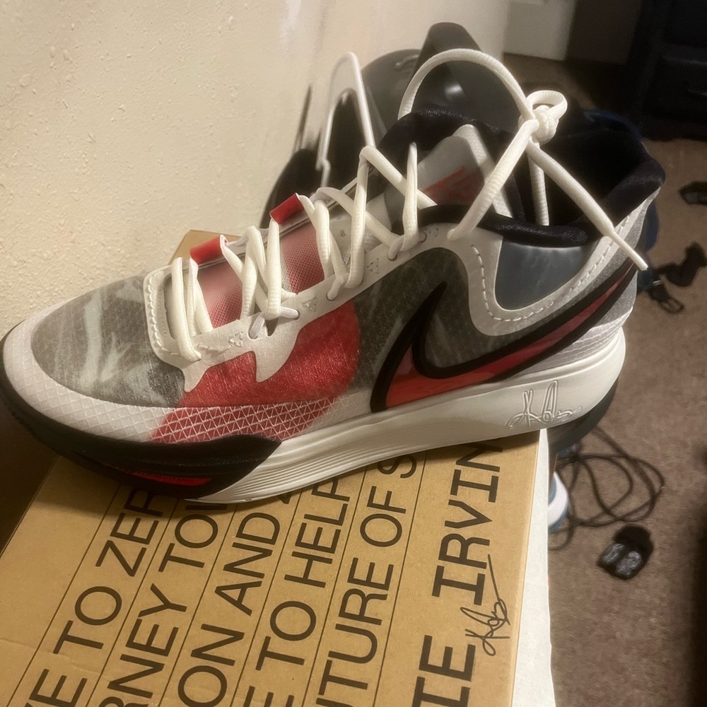 Nike Kyrie Irving 8 basketball shoes